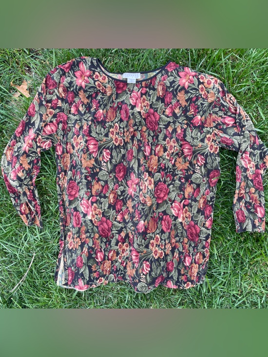 Express Tops - 90s Express Romantic Floral Lettuce Hem Top